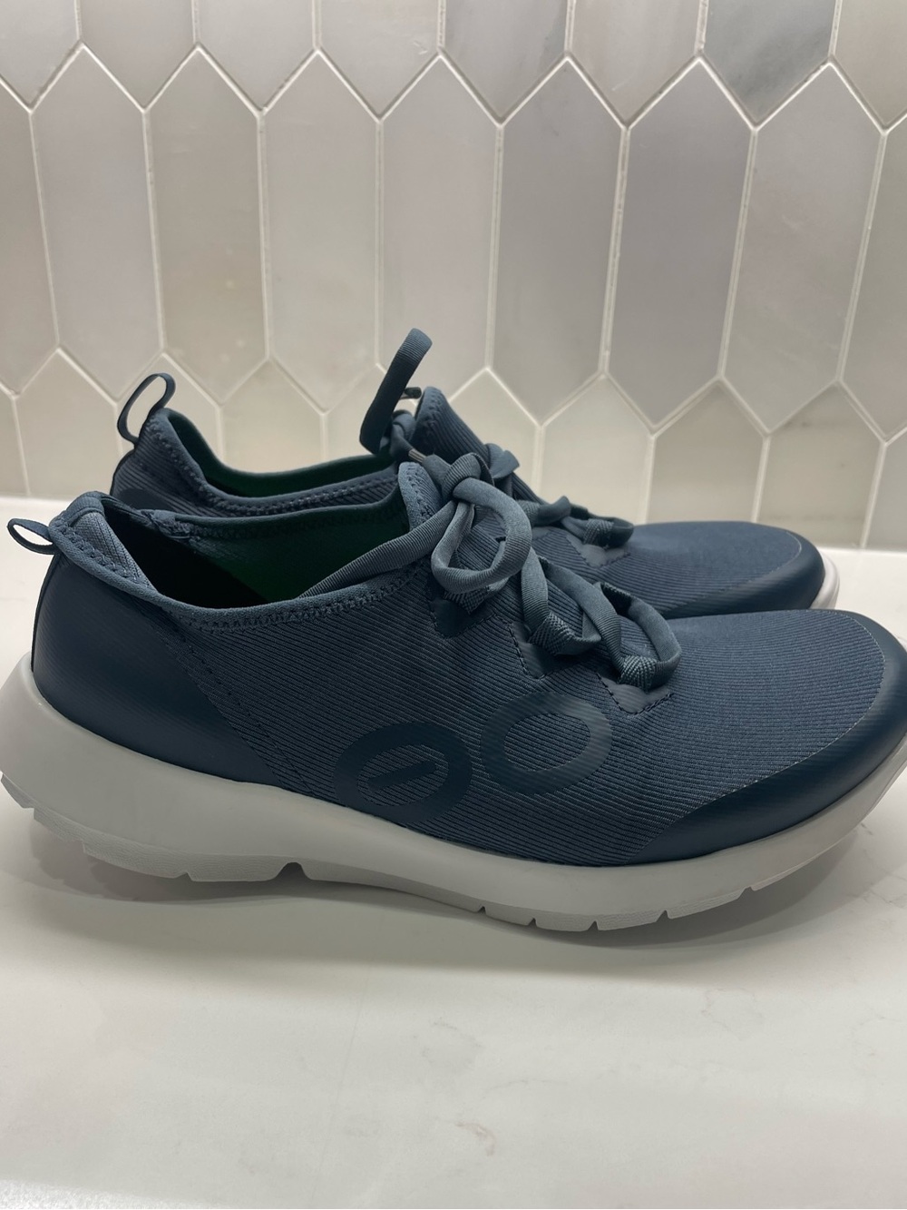 OOFOS OOMG sport recovery shoes